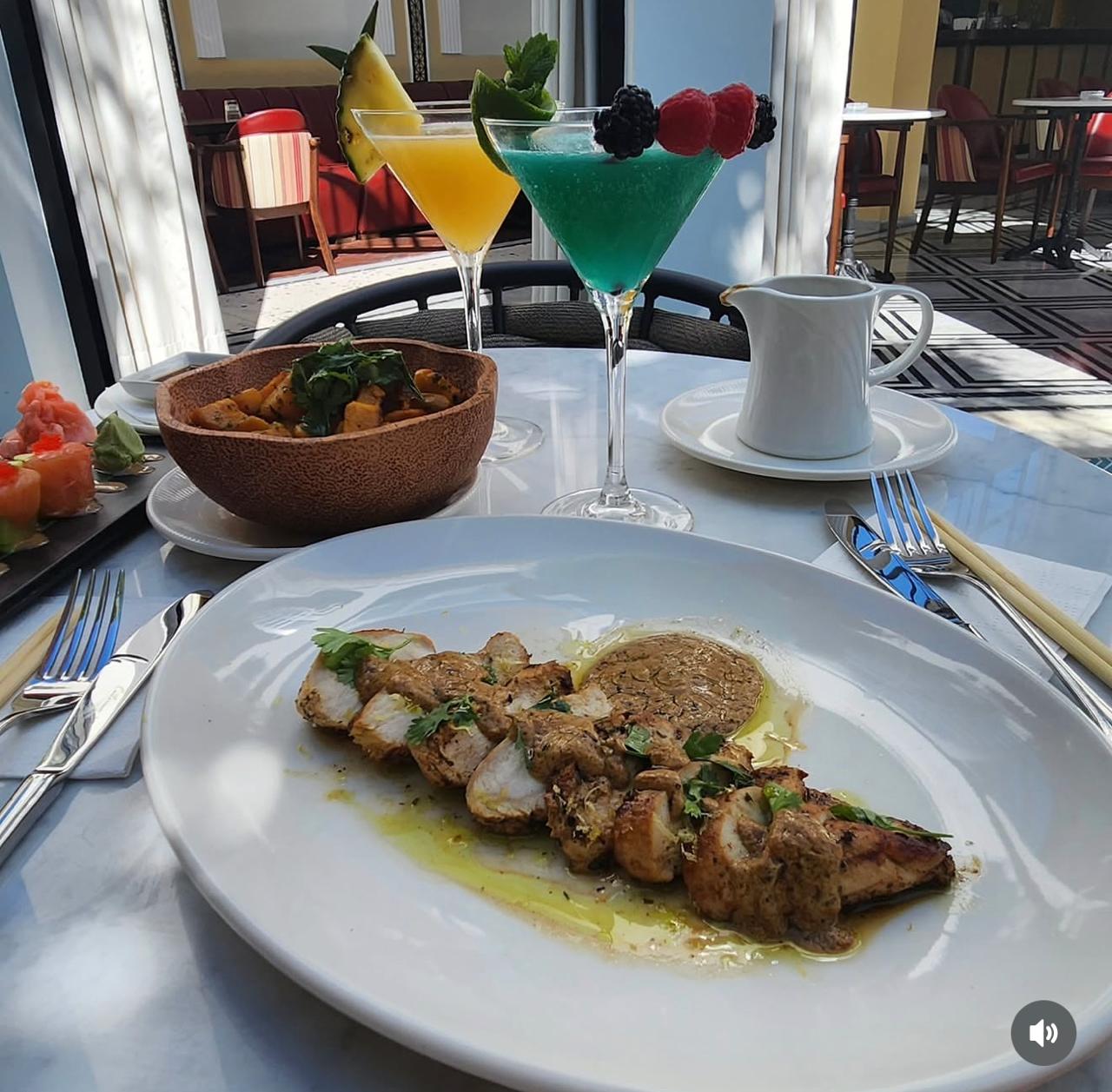 Une table dressée chez Gran Cuba